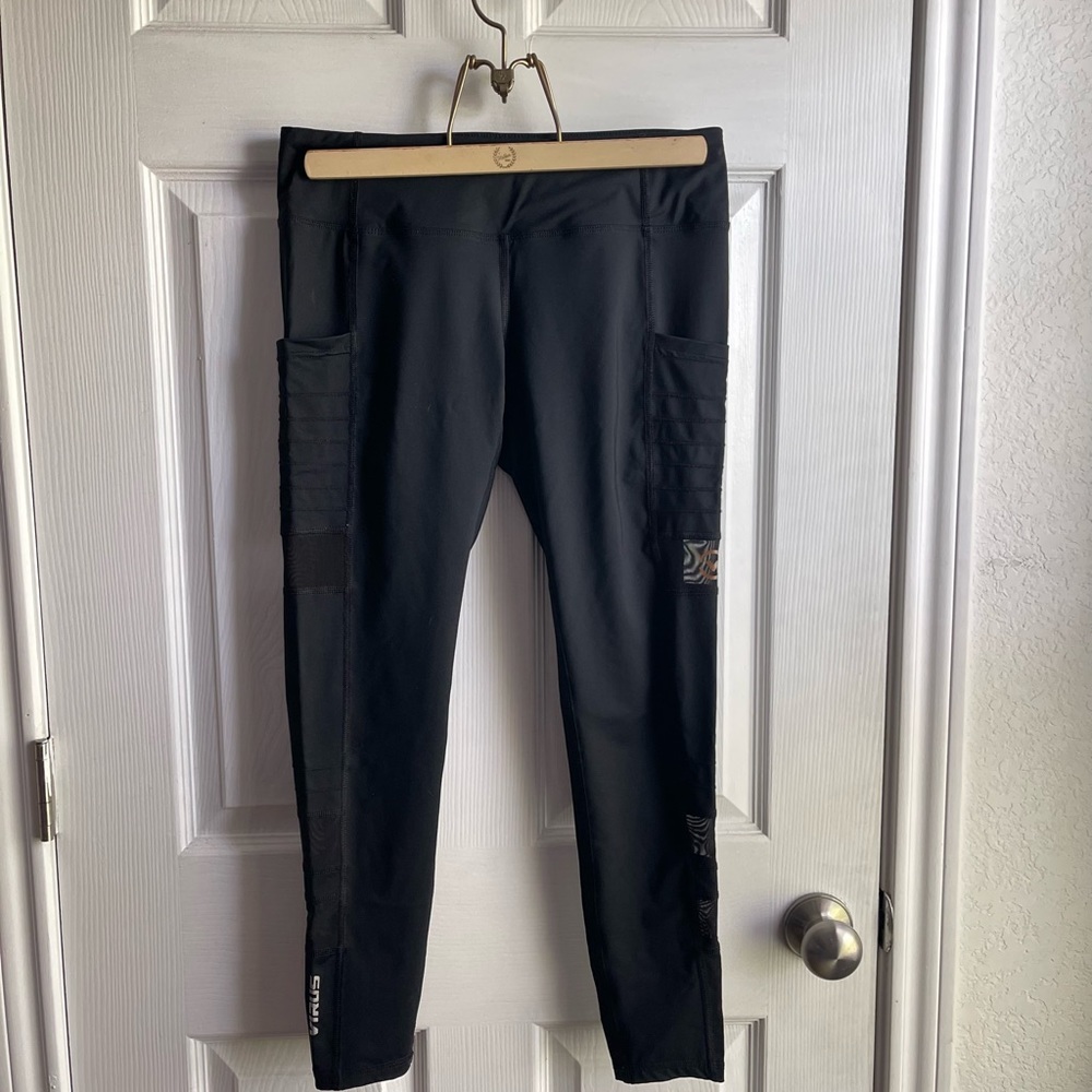 Virus black leggings with pockets and mesh panels